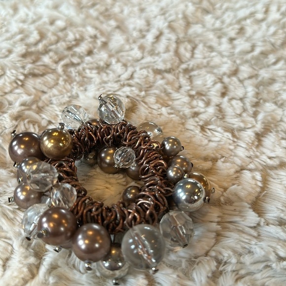 Stretch cha-cha bracelet. It does stretch it has multicolored, beautiful beads​ - Picture 1 of 2
